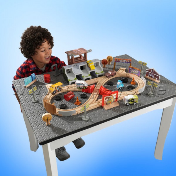 Disney Pixar Cars 3 50-teiliges Eisenbahnset Thunder Hollow von Kidkraft 17212
